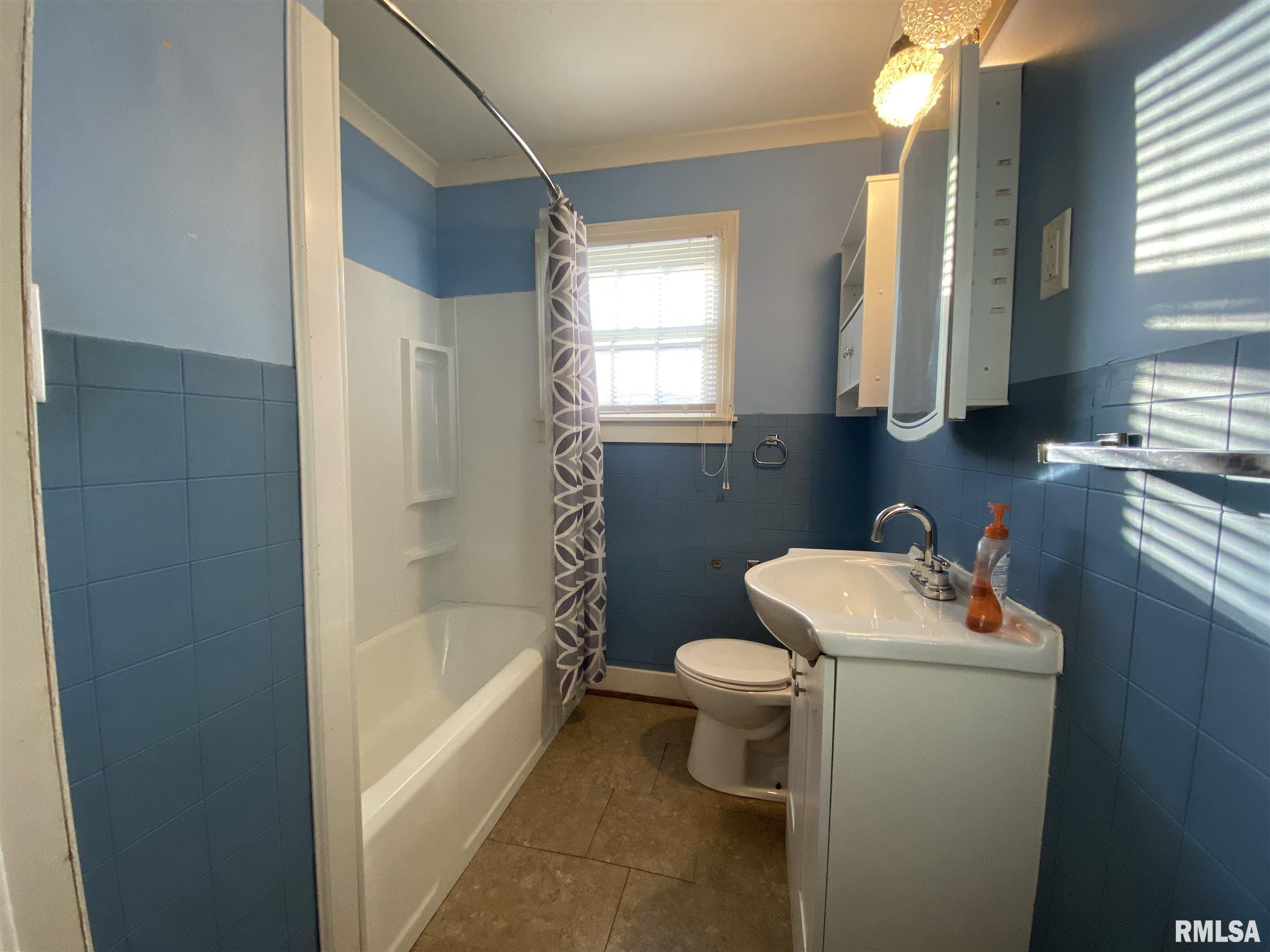 404 Mitchell Street Benton, IL 62812 - Photo 5 of 12 Gallery Image 5