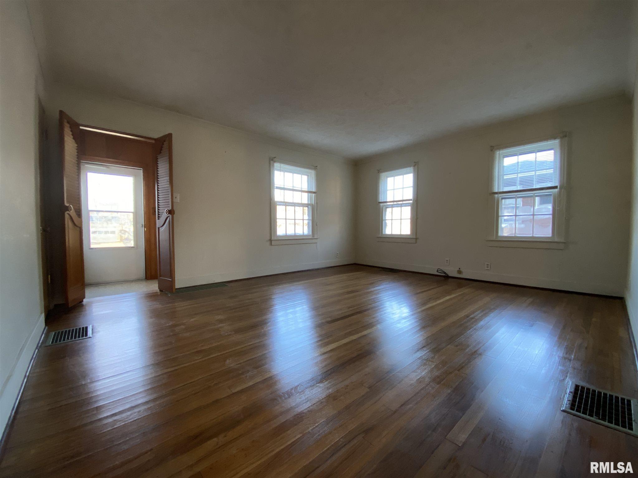 404 Mitchell Street Benton, IL 62812 - Photo 7 of 12 Gallery Image 7