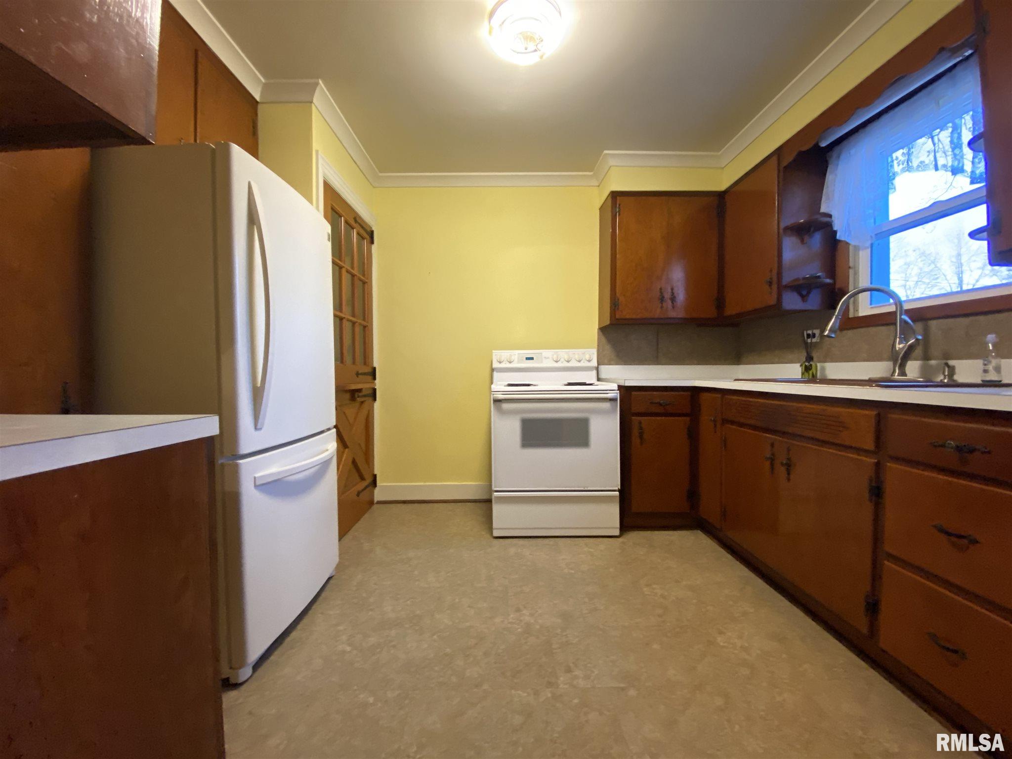 404 Mitchell Street Benton, IL 62812 - Photo 8 of 12 Gallery Image 8