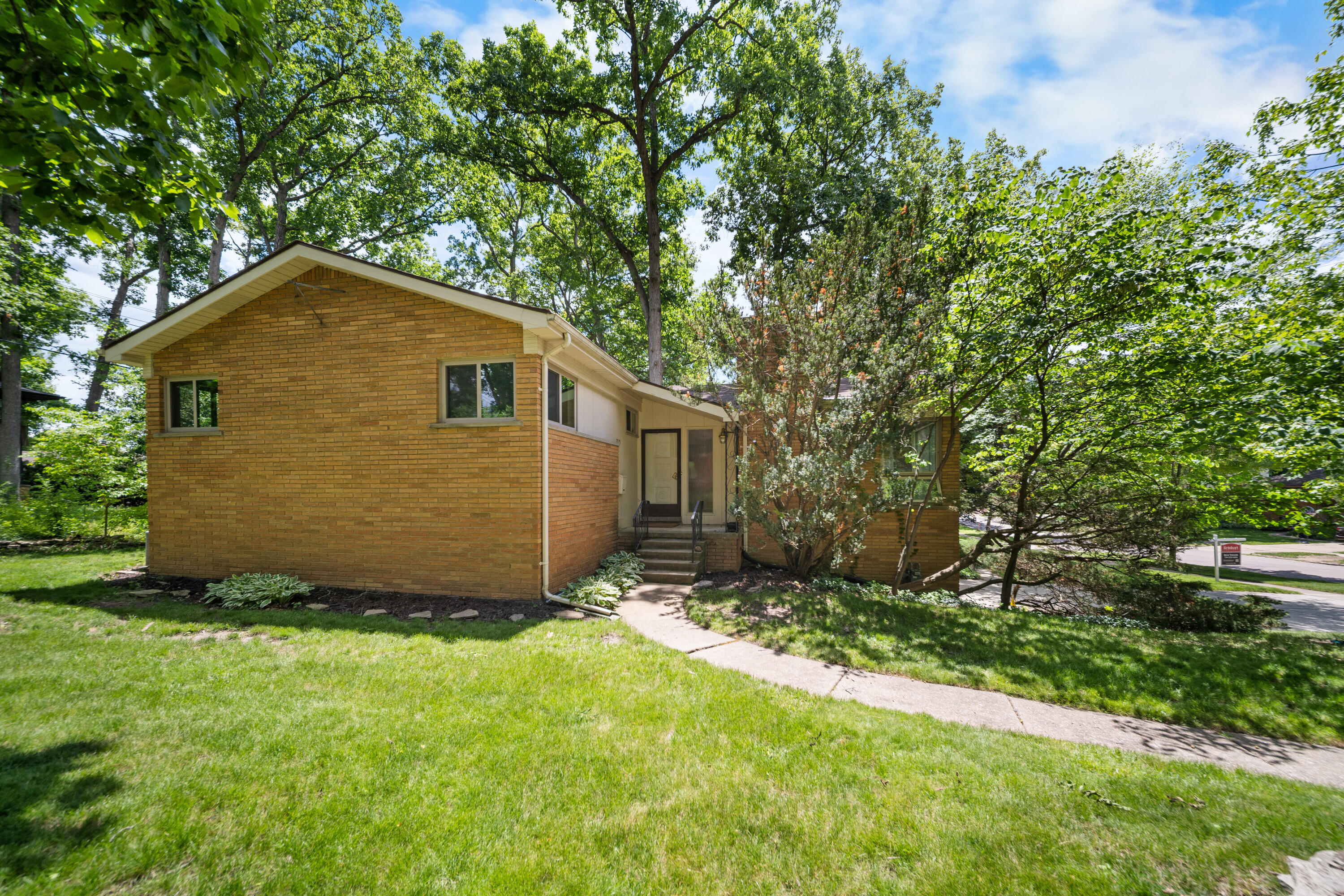 2125 Needham Road Ann Arbor, MI 48104 - Photo 3 of 48 000