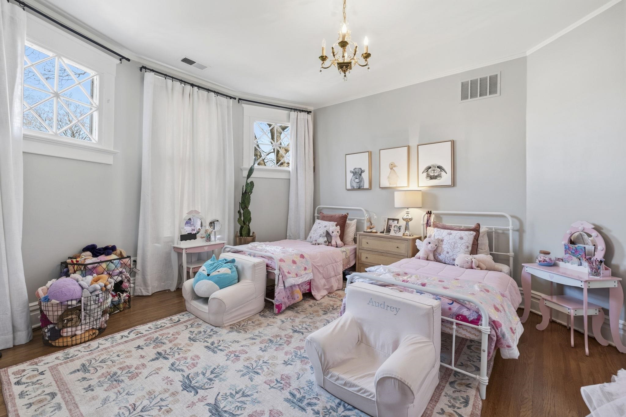 1273 Carr Avenue Memphis, TN 38104 - Photo 26 of 39 Additional bedroom offering natural light and adaptable space for guests, hobbies, or workspace.
