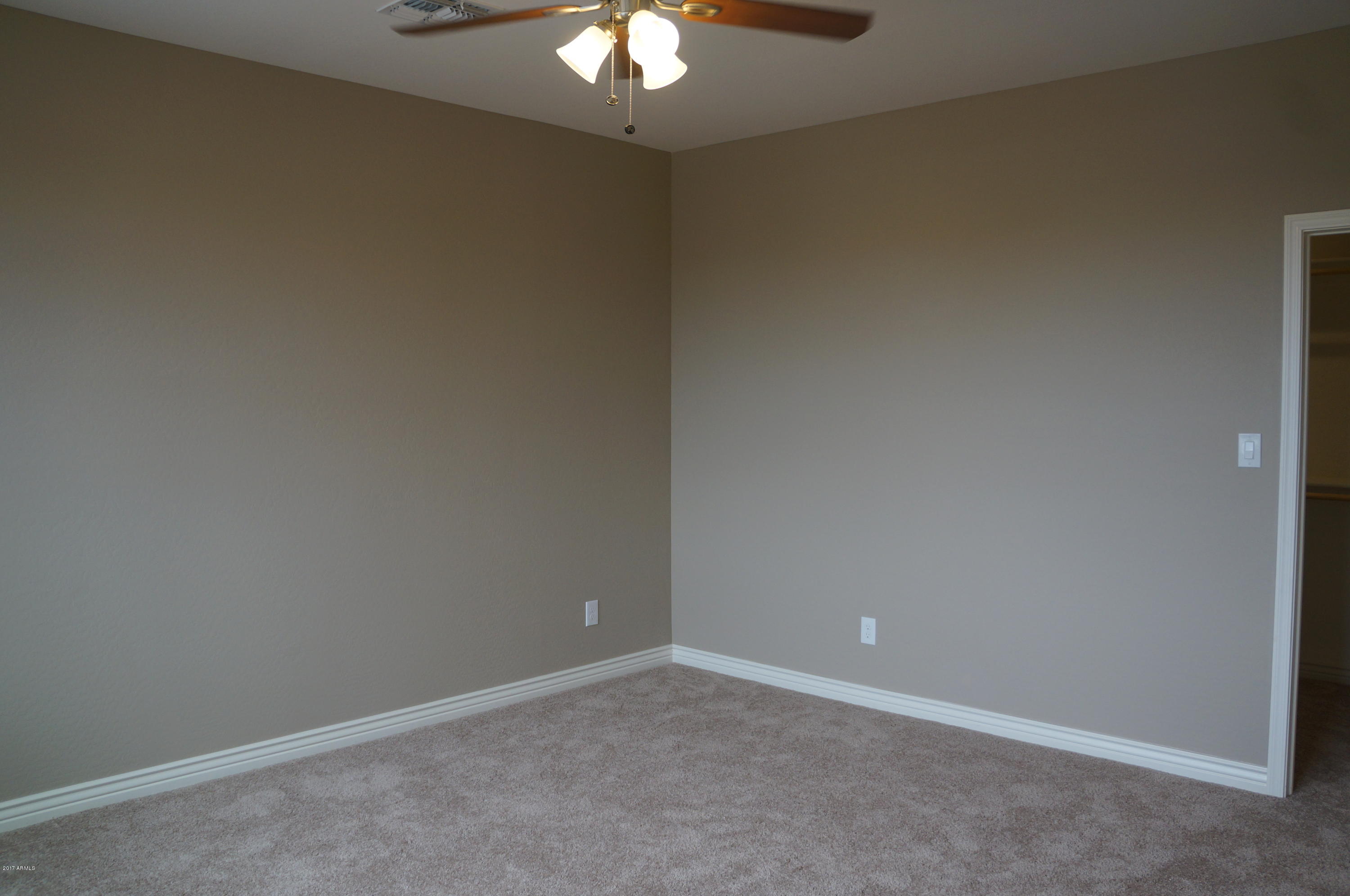 2225 East Pecan Road Phoenix, AZ 85040 - Photo 11 of 33 DSC04404