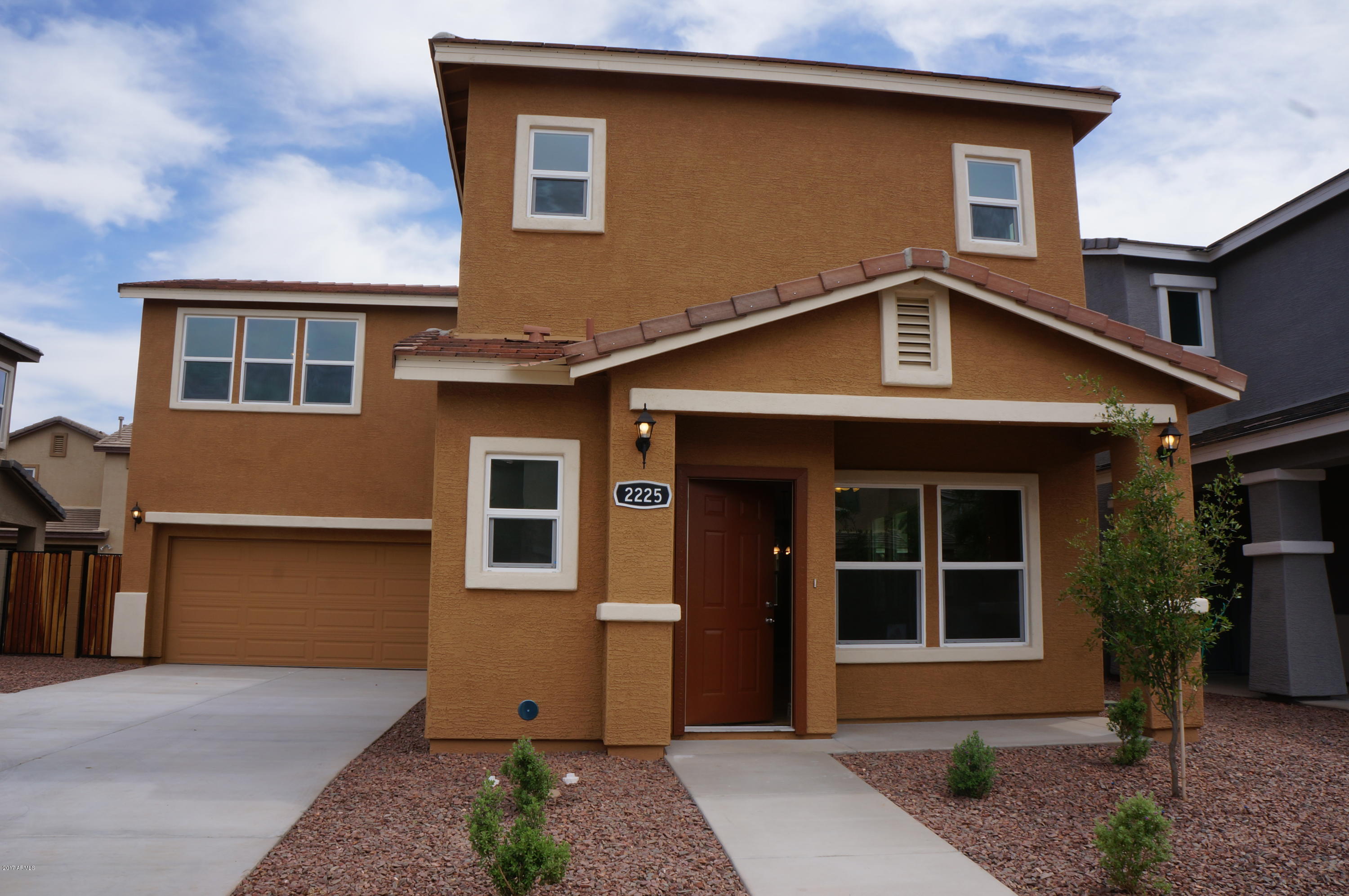 2225 East Pecan Road Phoenix, AZ 85040 - Photo 2 of 33 DSC04395