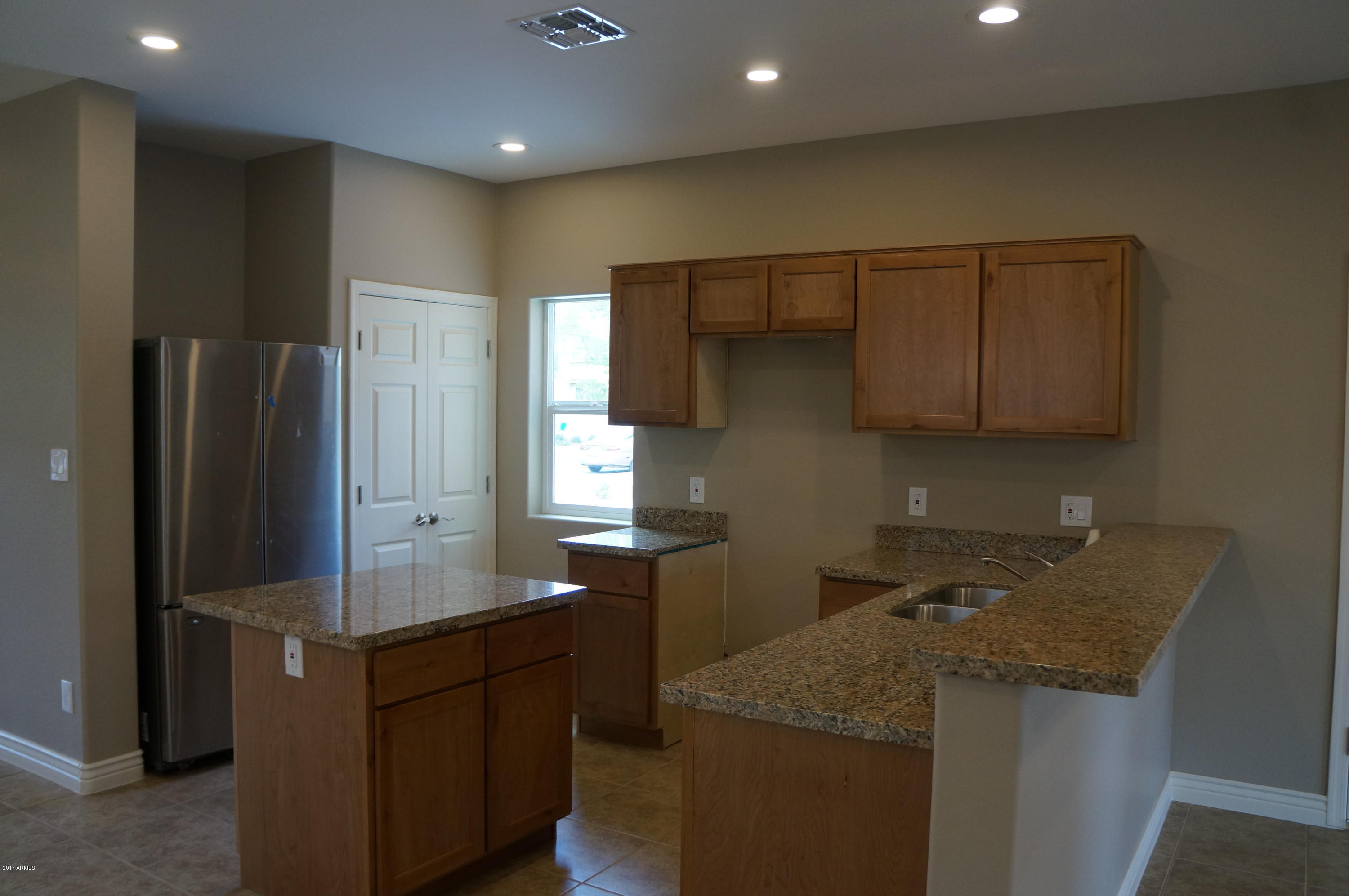2225 East Pecan Road Phoenix, AZ 85040 - Photo 4 of 33 DSC04397