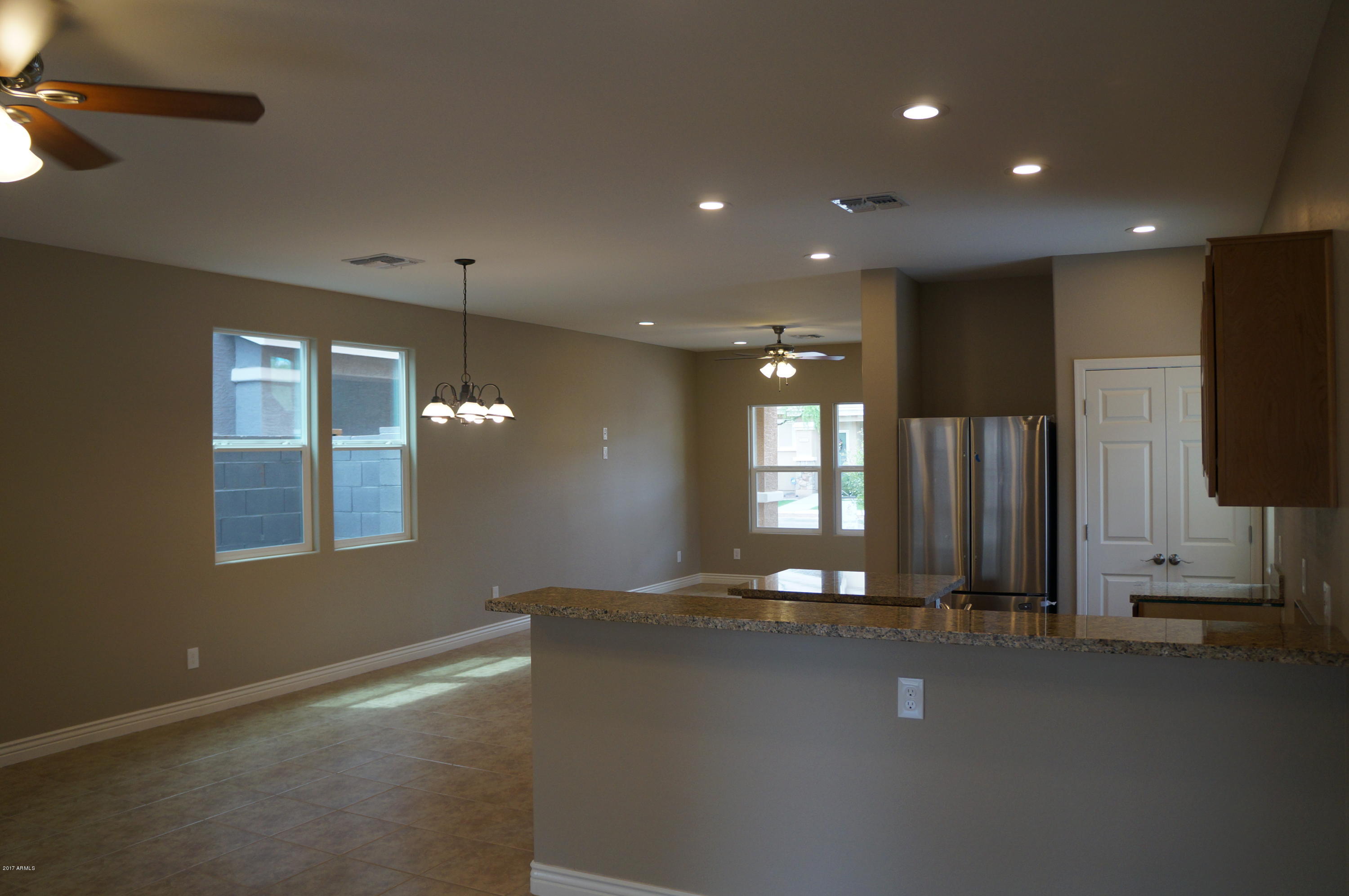 2225 East Pecan Road Phoenix, AZ 85040 - Photo 5 of 33 DSC04398