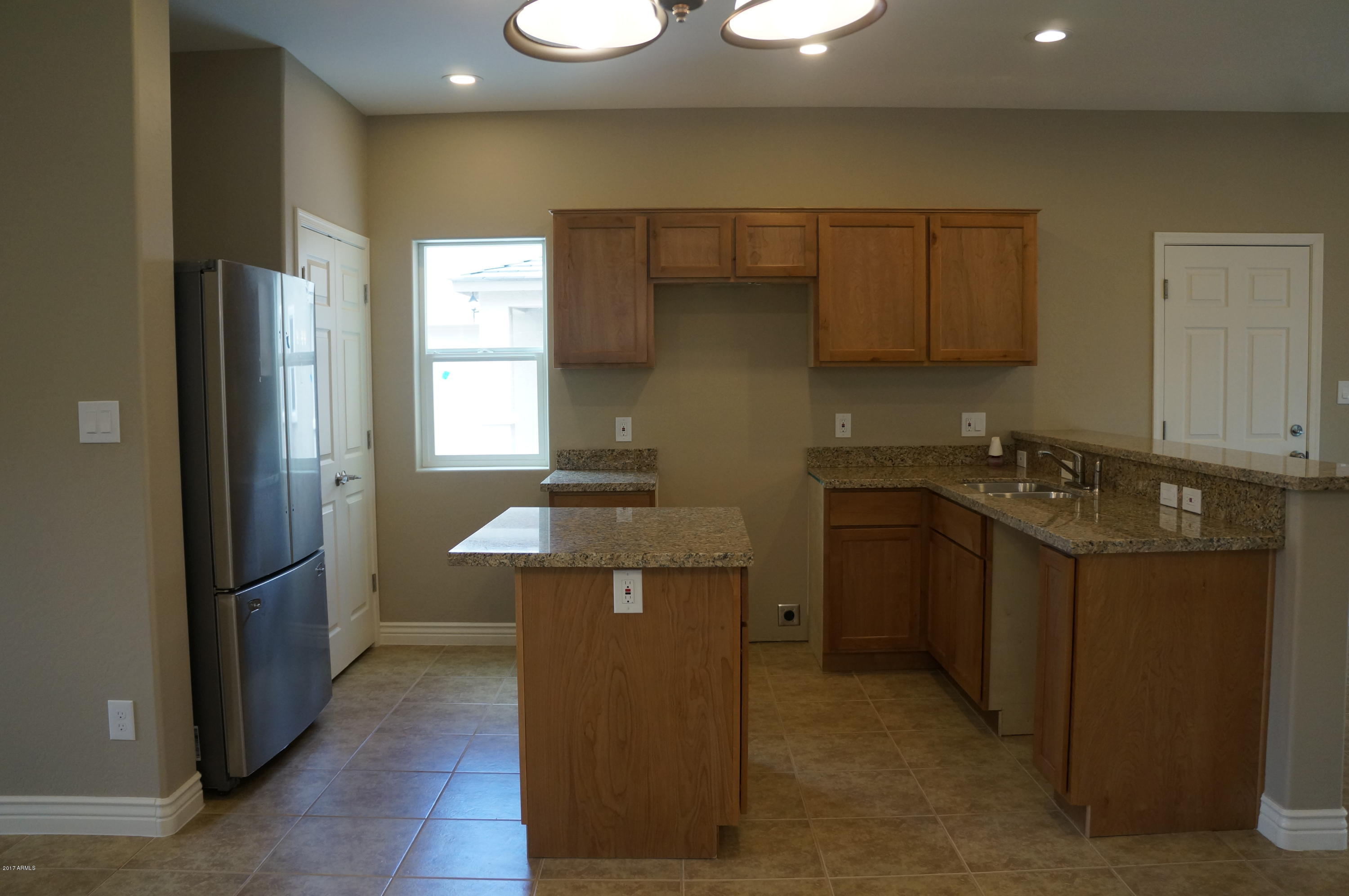 2225 East Pecan Road Phoenix, AZ 85040 - Photo 7 of 33 DSC04400
