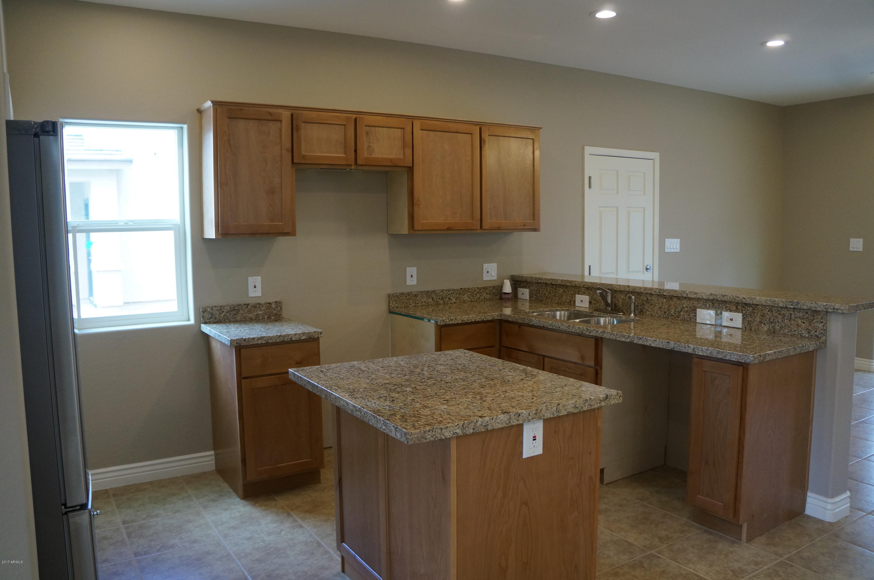 2225 East Pecan Road Phoenix, AZ 85040 - Photo 8 of 33 DSC04401