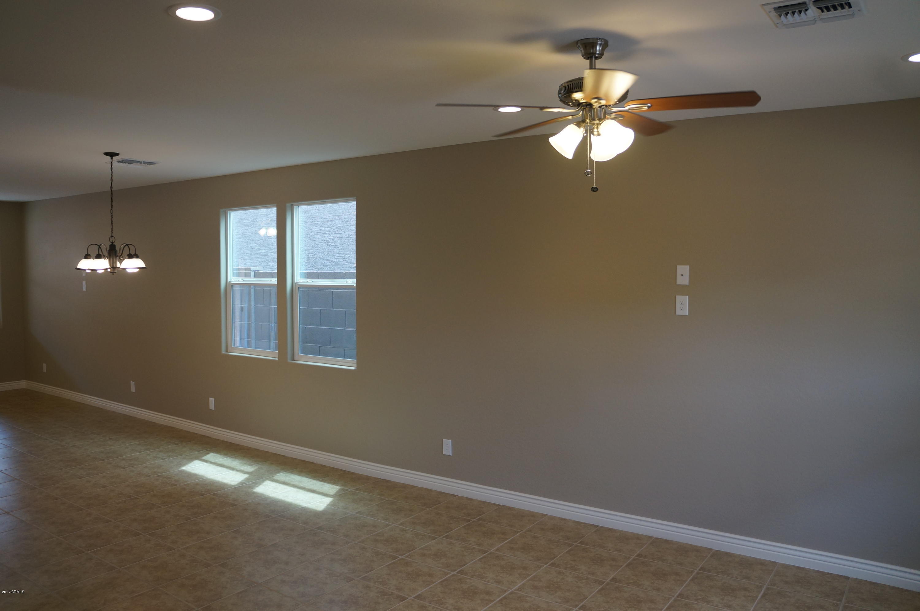 2225 East Pecan Road Phoenix, AZ 85040 - Photo 10 of 33 DSC04403