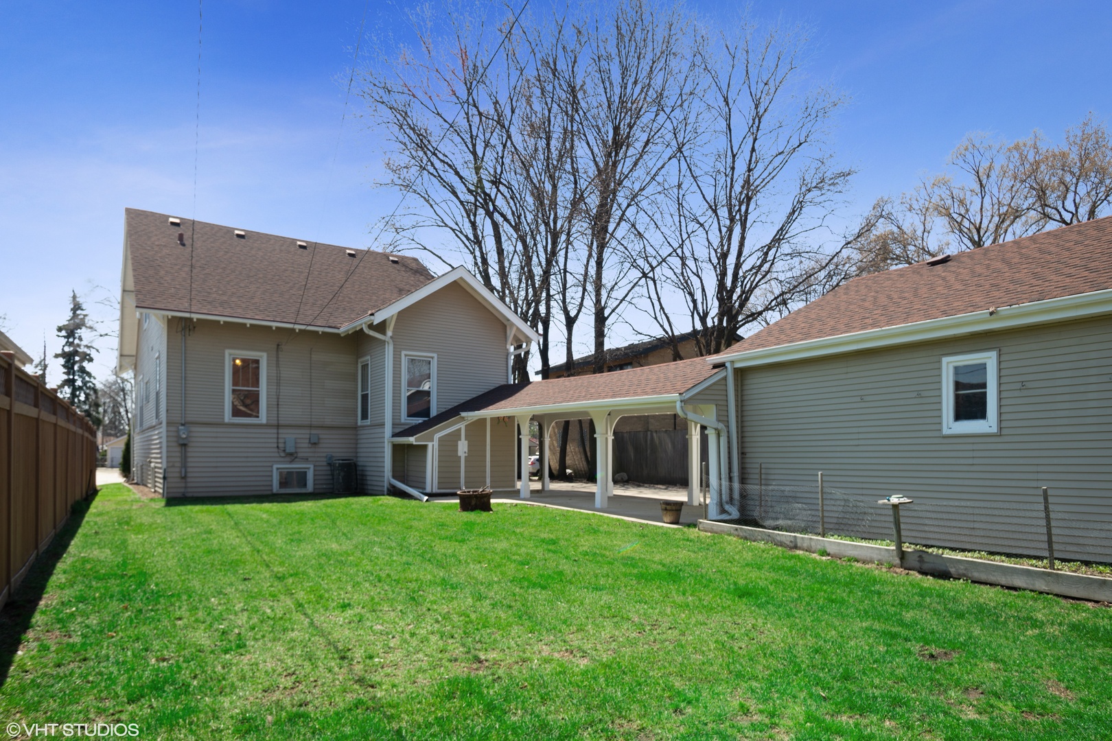 822 East Thacker Street Des Plaines, IL 60016 - Photo 19 of 20 a front view of house with yard and green space