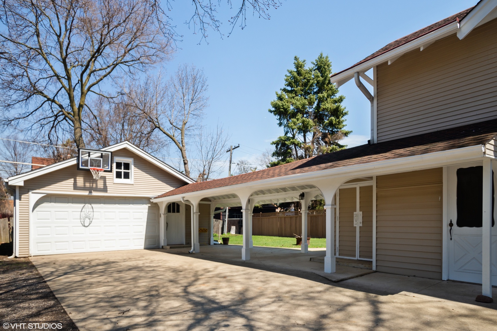 822 East Thacker Street Des Plaines, IL 60016 - Photo 20 of 20 a front view of a house with a garden