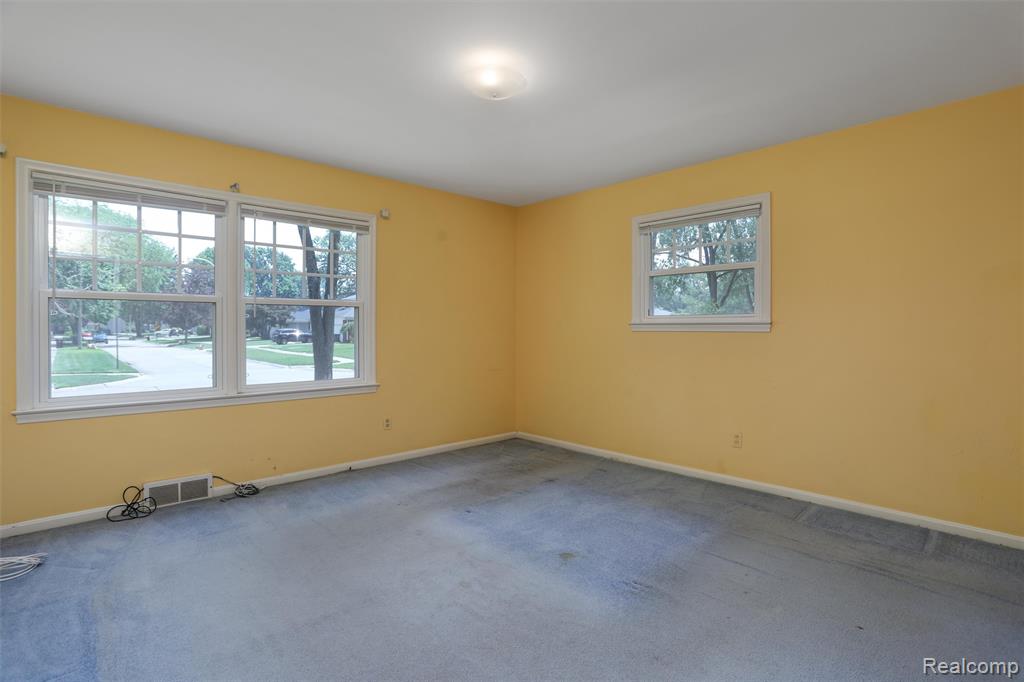21235 River Road Grosse Pointe Woods, MI 48236 - Photo 19 of 33