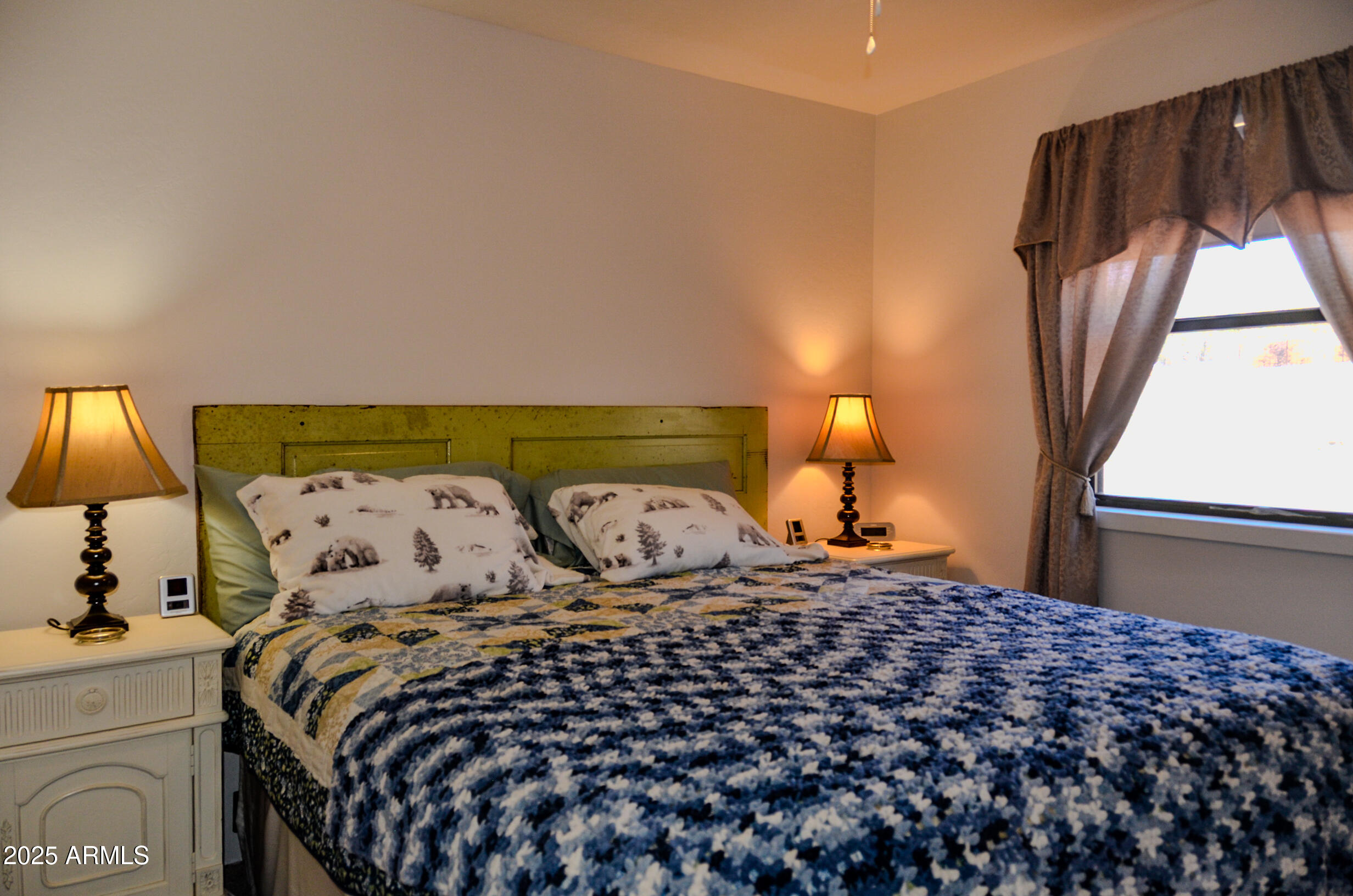 685 Kuhn Road Pinedale, AZ 85934 - Photo 25 of 74 a bedroom with a bed and window