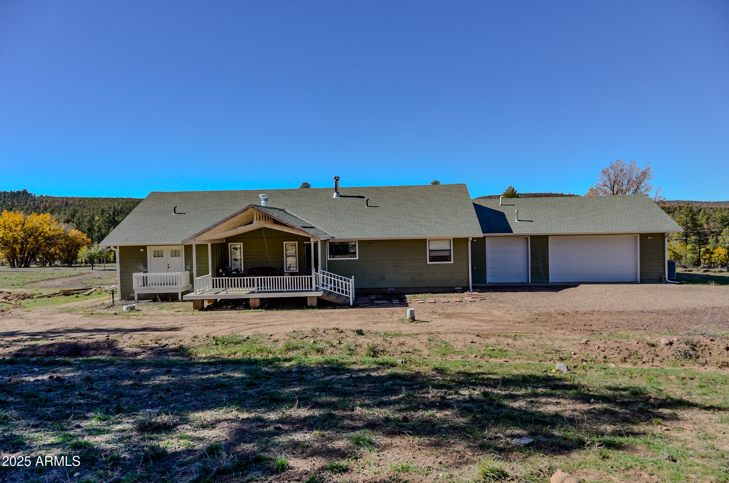 685 Kuhn Road Pinedale, AZ 85934 - Photo 3 of 74 a front view of a house with yard and mountain view in back