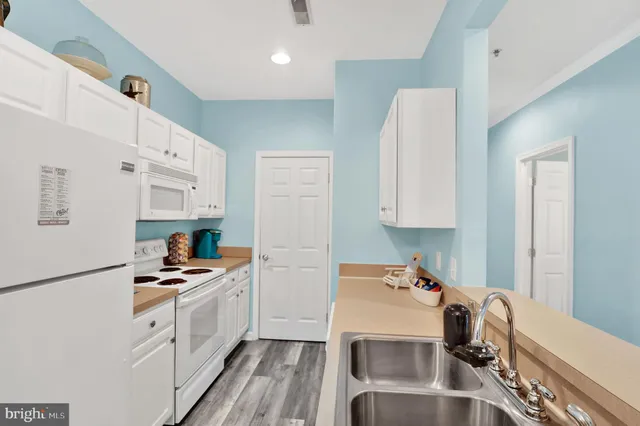 $344,990 | 35542 East Atlantic Circle, Unit 210, Rehoboth Beach, DE 19971