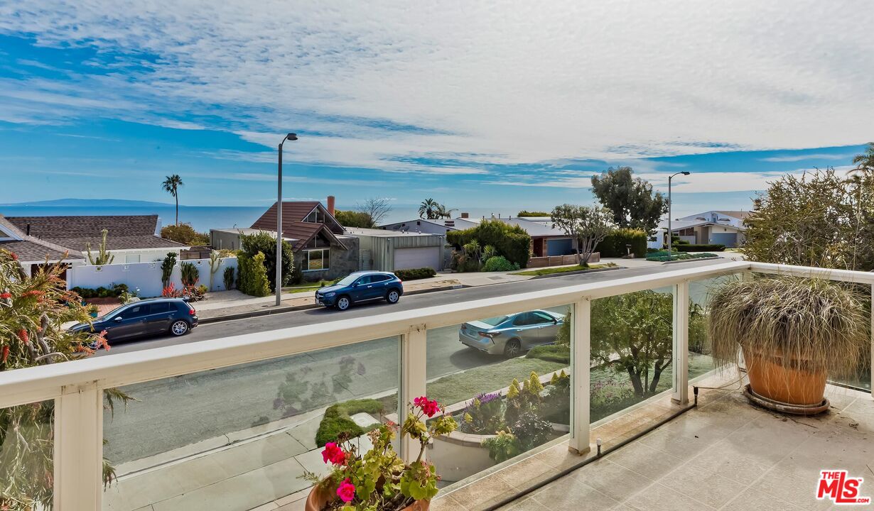 18409 Wakecrest Drive Malibu, CA 90265 - Photo 30 of 32