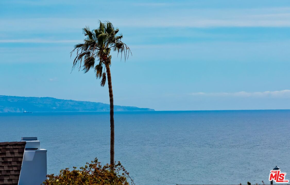 18409 Wakecrest Drive Malibu, CA 90265 - Photo 31 of 32 a close up of a wall