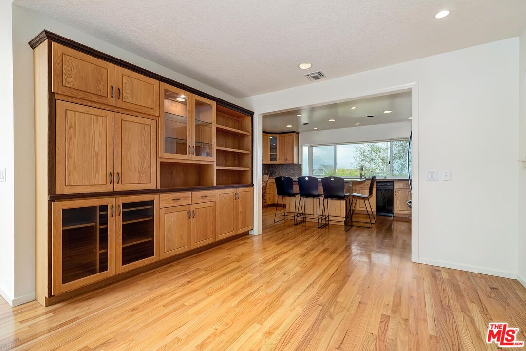 18409 Wakecrest Drive Malibu, CA 90265 - Photo 10 of 32 a living room with furniture and a wooden floor