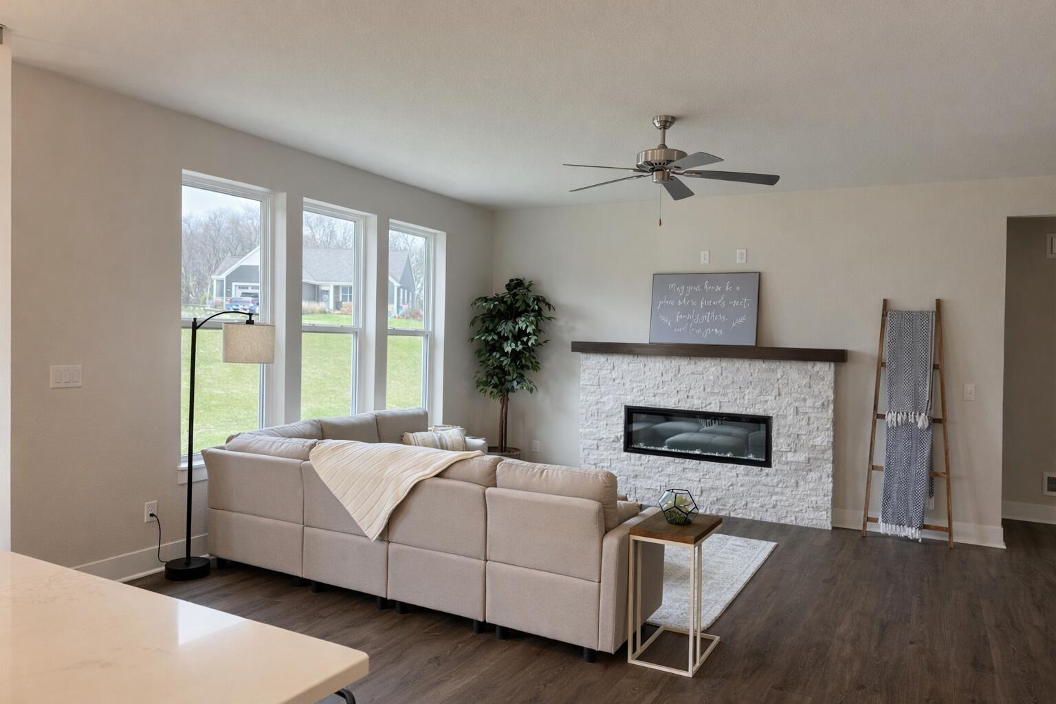 8312 85th Avenue Pleasant Prairie, WI 53158 - Photo 3 of 22 Great room