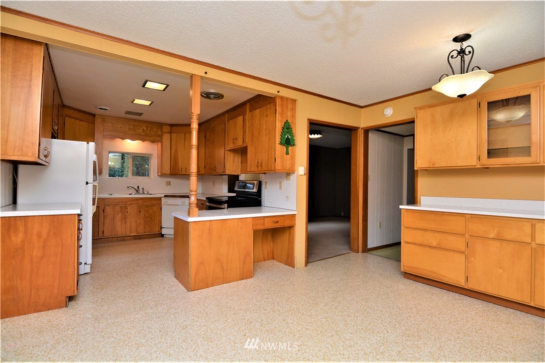 116 Dungan Road Kelso, WA 98626 - Photo 12 of 40 a large kitchen with stainless steel appliances kitchen island granite countertop a refrigerator and a stove top oven