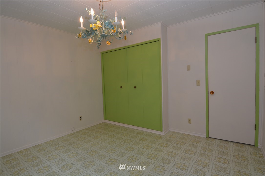 116 Dungan Road Kelso, WA 98626 - Photo 15 of 40 a view of a chandelier in big room with a chandelier fan