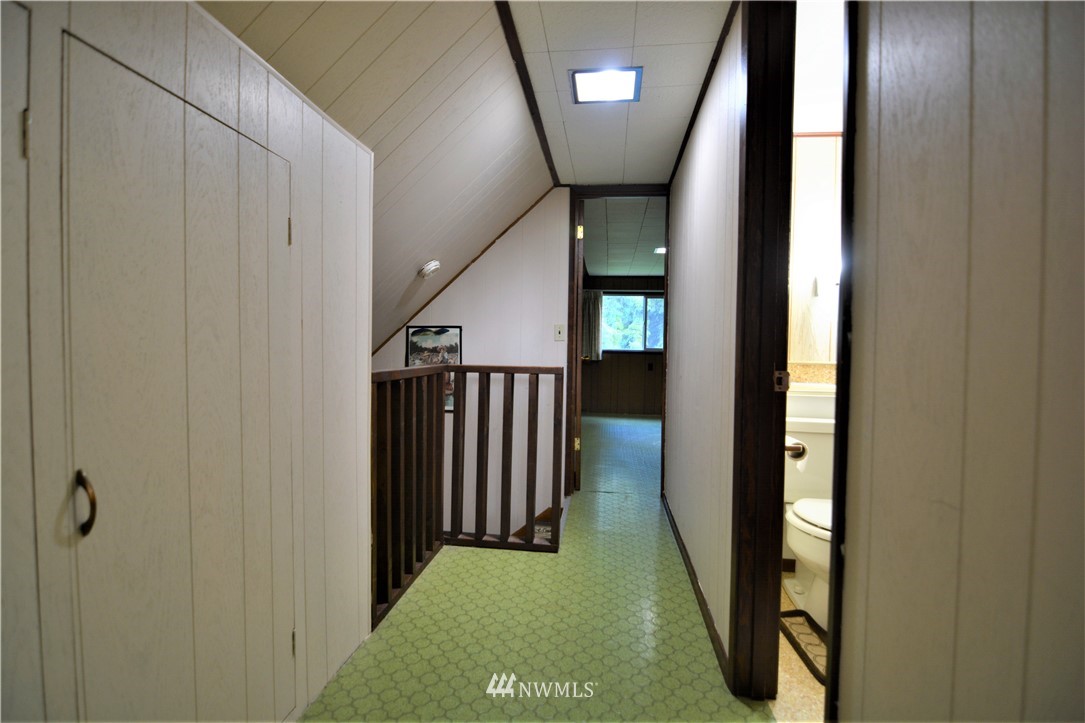 116 Dungan Road Kelso, WA 98626 - Photo 20 of 40 a view of a hallway with windows and stairs