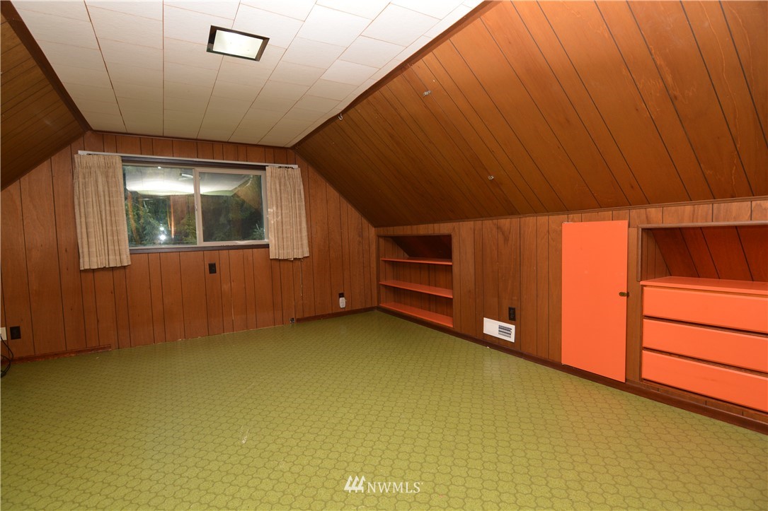 116 Dungan Road Kelso, WA 98626 - Photo 22 of 40 a view of an empty room with a window