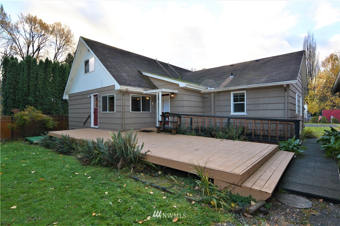 116 Dungan Road Kelso, WA 98626 - Photo 26 of 40 a view of a house with backyard and garden