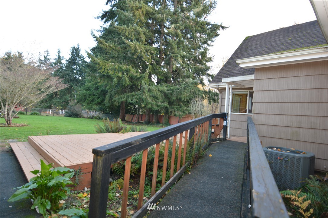 116 Dungan Road Kelso, WA 98626 - Photo 28 of 40 a view of a house with backyard and a sitting area