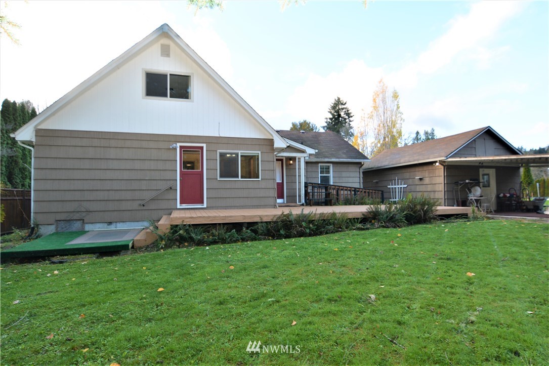 116 Dungan Road Kelso, WA 98626 - Photo 29 of 40 a front view of a house with a garden