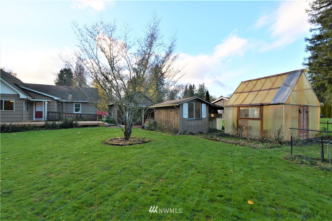 116 Dungan Road Kelso, WA 98626 - Photo 31 of 40 a front view of a house with a garden