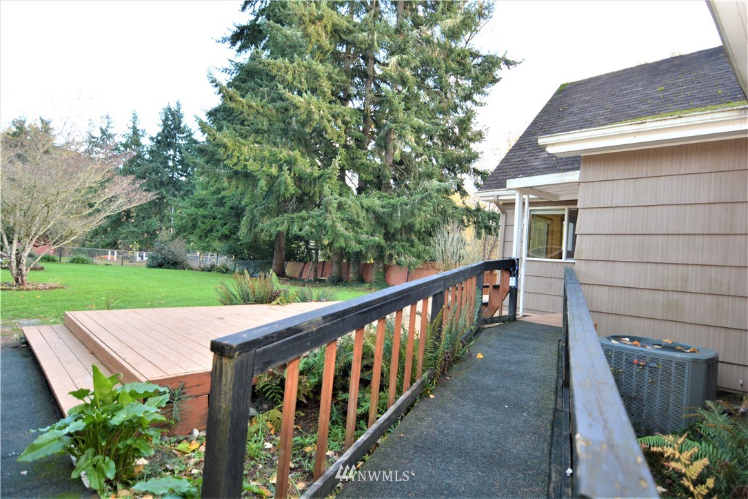 116 Dungan Road Kelso, WA 98626 - Photo 32 of 40 a view of a patio with wooden floor