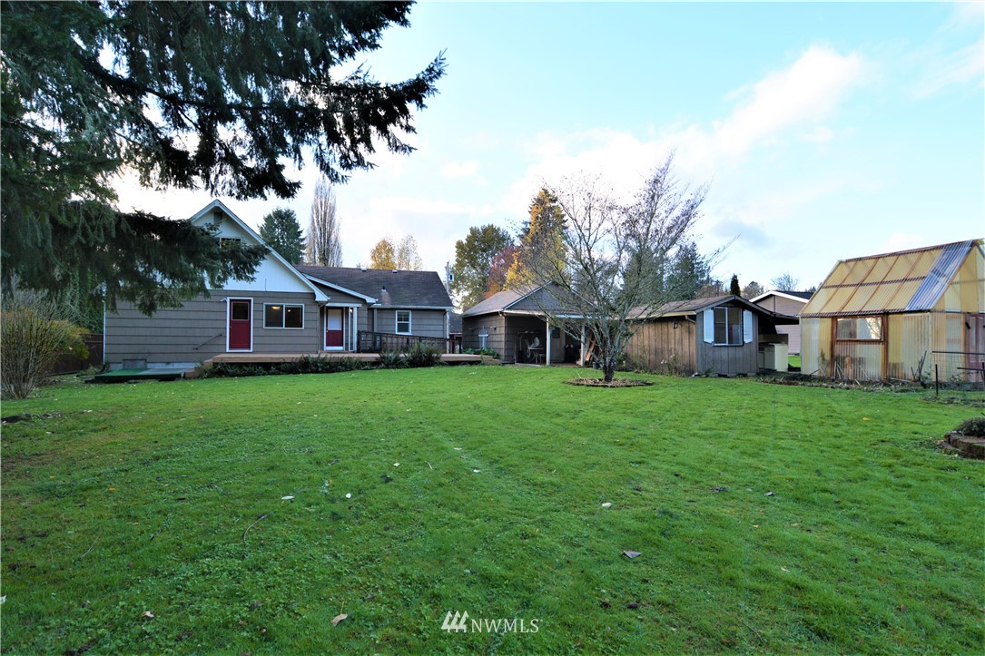116 Dungan Road Kelso, WA 98626 - Photo 37 of 40 a view of a house with backyard and garden