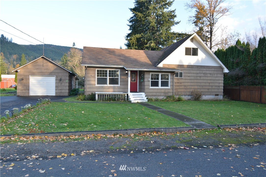 116 Dungan Road Kelso, WA 98626 - Photo 40 of 40 a front view of a house with a yard and trees