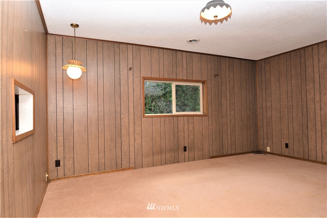 116 Dungan Road Kelso, WA 98626 - Photo 7 of 40 an empty room with windows