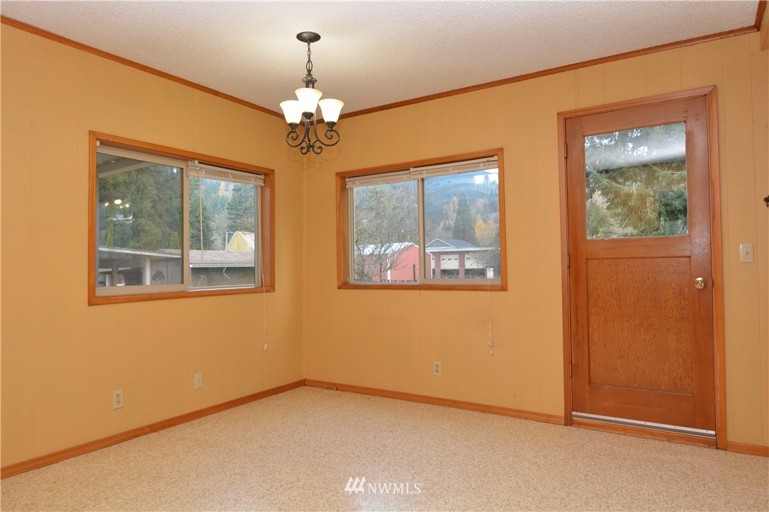 116 Dungan Road Kelso, WA 98626 - Photo 9 of 40 a view of an empty room with a window