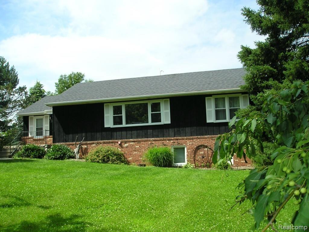 6353 Hough Road Almont, MI 48003 - Photo 1 of 26 Front of house