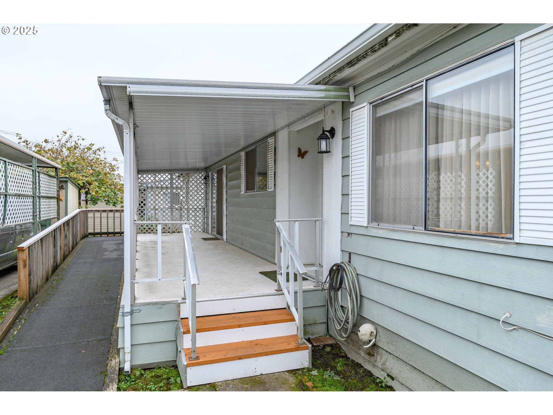 2901 East 2nd Street, Unit 109 Newberg, OR 97132 - Photo 4 of 35 a balcony view with a outdoor seating space