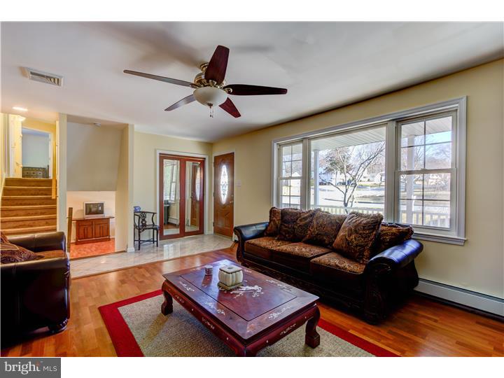 57 Morgan Road Aston, PA 19014 - Photo 3 of 25 Living Room