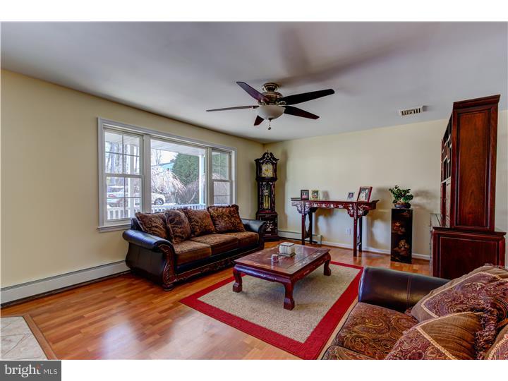 57 Morgan Road Aston, PA 19014 - Photo 4 of 25 Living Room