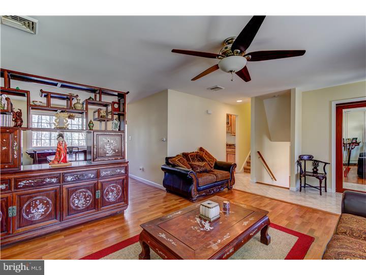 57 Morgan Road Aston, PA 19014 - Photo 5 of 25 Living Room