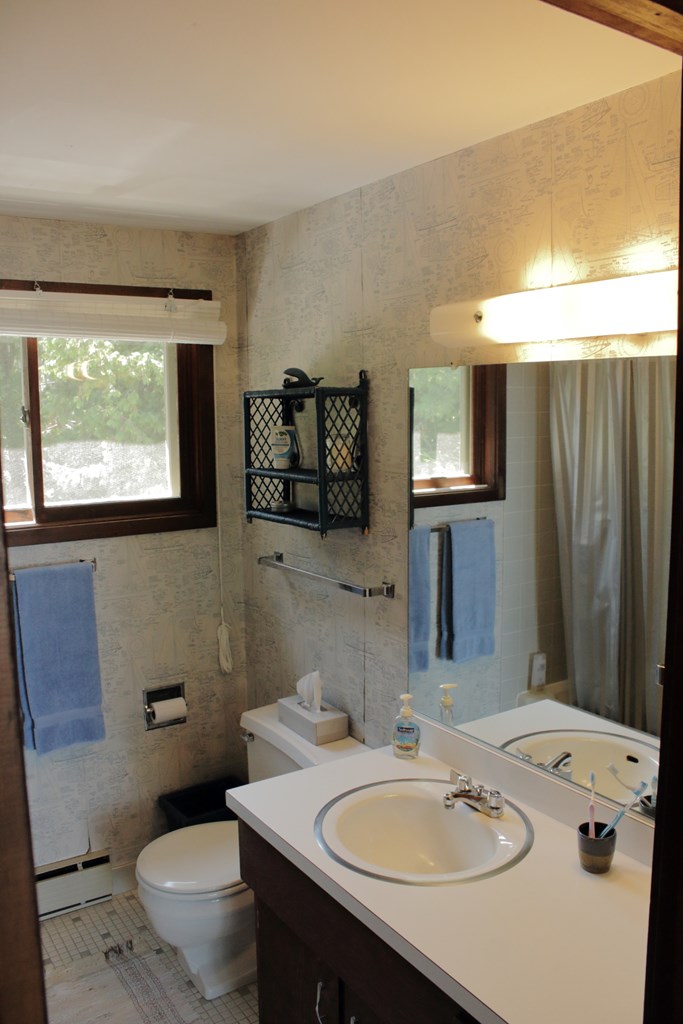 7489 Mariner Road Egg Harbor, WI 54209 - Photo 17 of 27 Full Bathroom