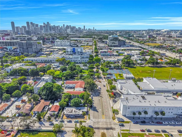 an aerial view of residential building and lake