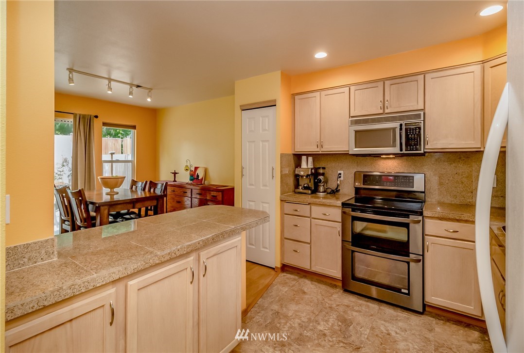 18804 19th Drive Southeast Bothell, WA 98012 - Photo 2 of 16