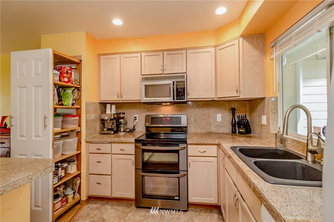 18804 19th Drive Southeast Bothell, WA 98012 - Photo 3 of 16