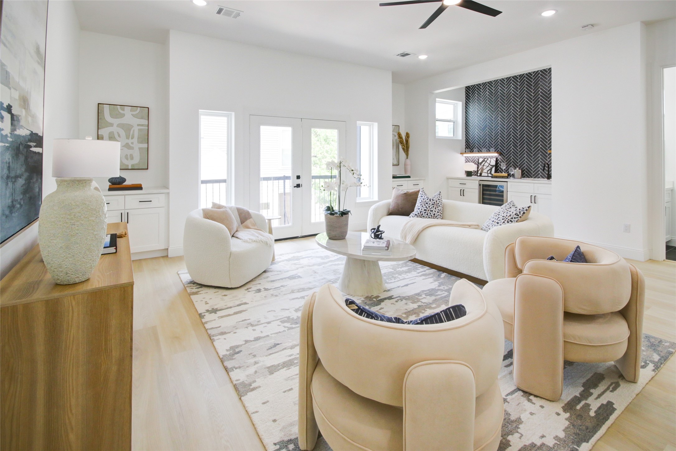 1214 West 24th Street, Unit D Houston, TX 77008 - Photo 20 of 45 a living room with furniture and a large window