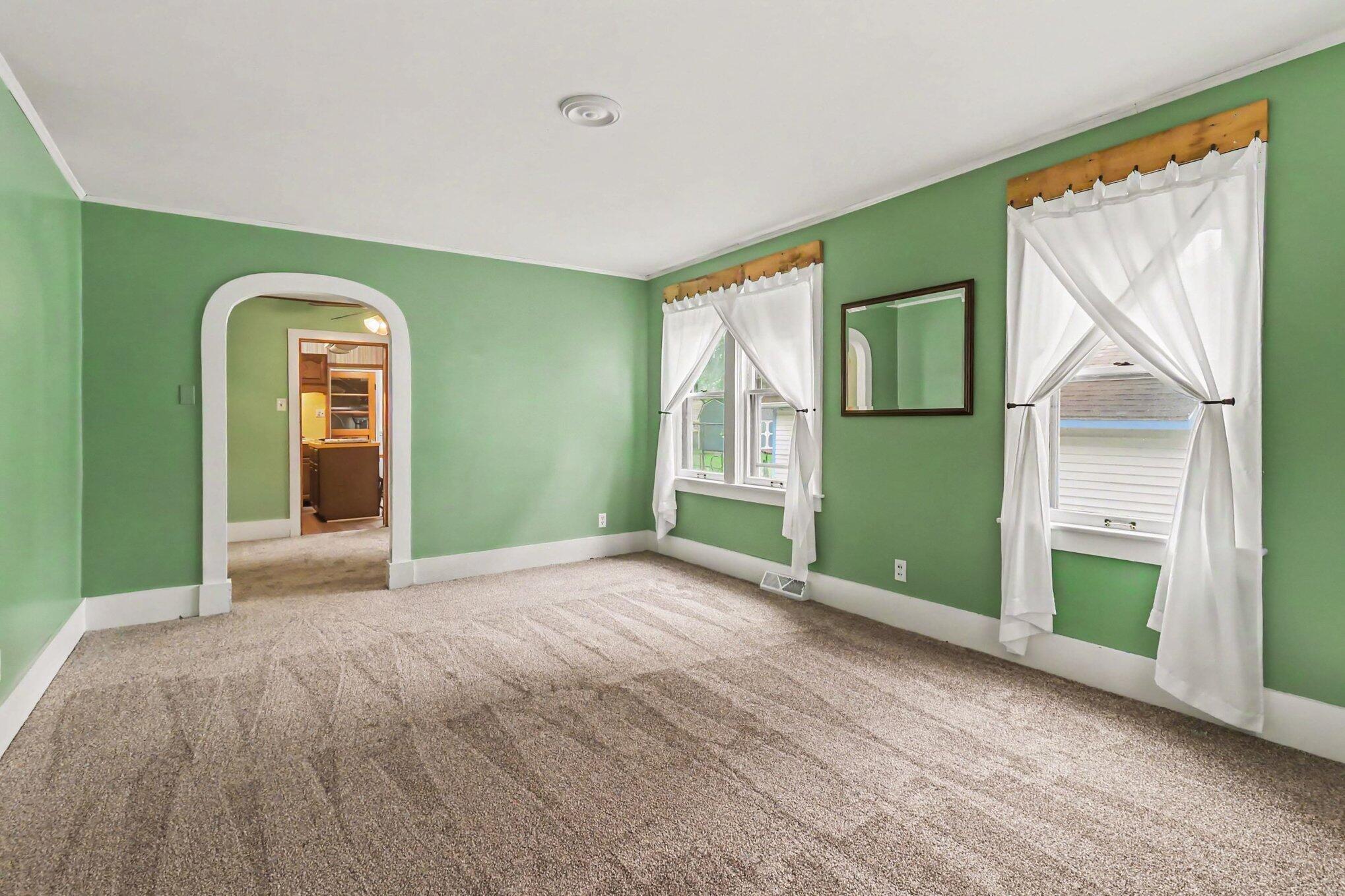286 3rd Street Manistee, MI 49660 - Photo 2 of 24 008_file_9201