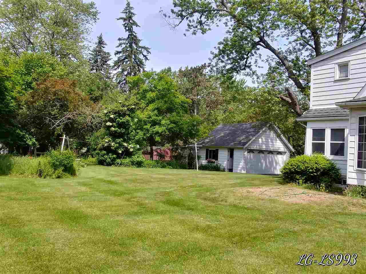 110 Exmoor Road Waterford, MI 48328 - Photo 7 of 21 31350055-6.JPG