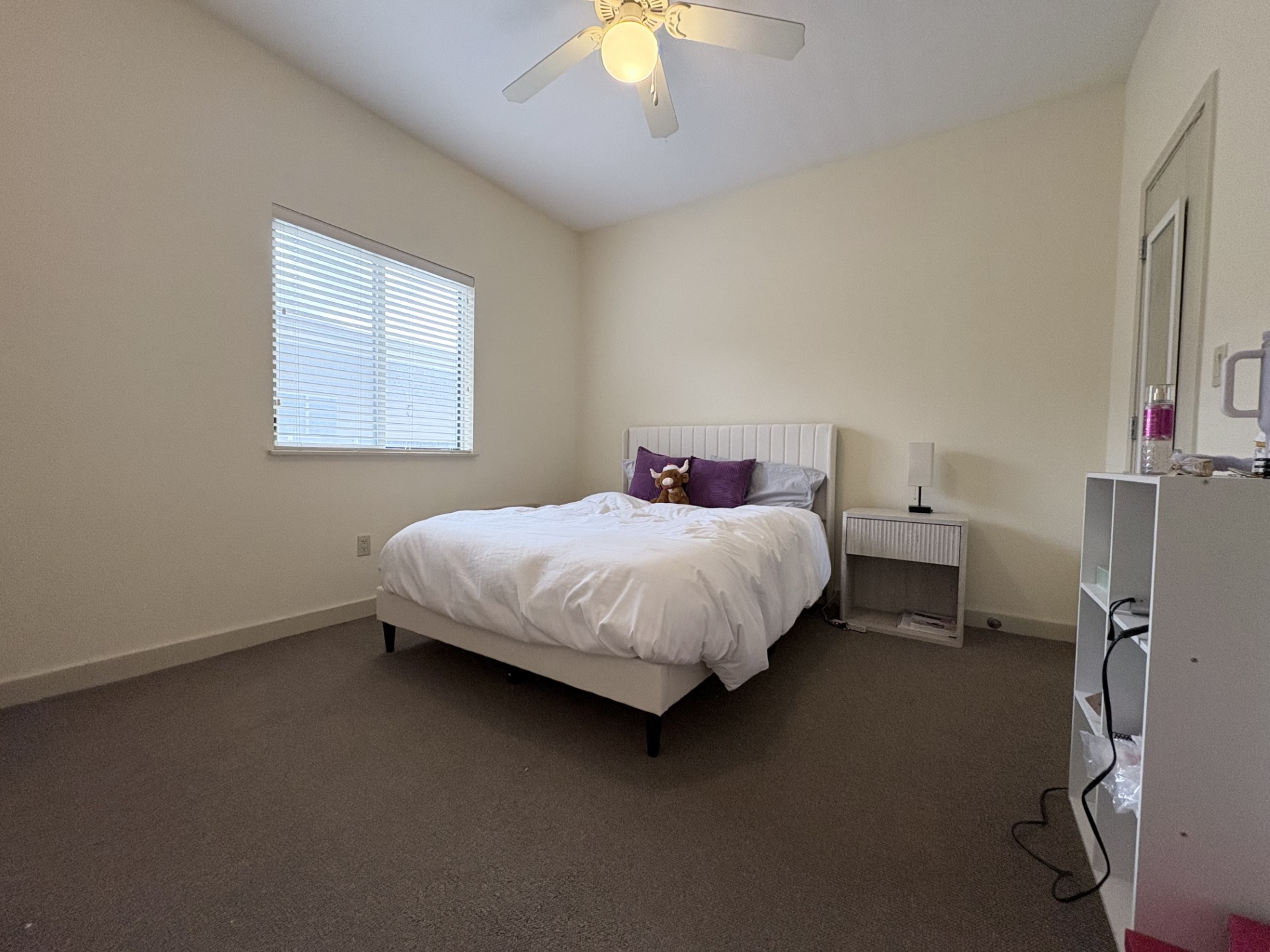 711 West 26th Street, Unit 700 Austin, TX 78705 - Photo 15 of 20 a bedroom with a bed and a chandelier