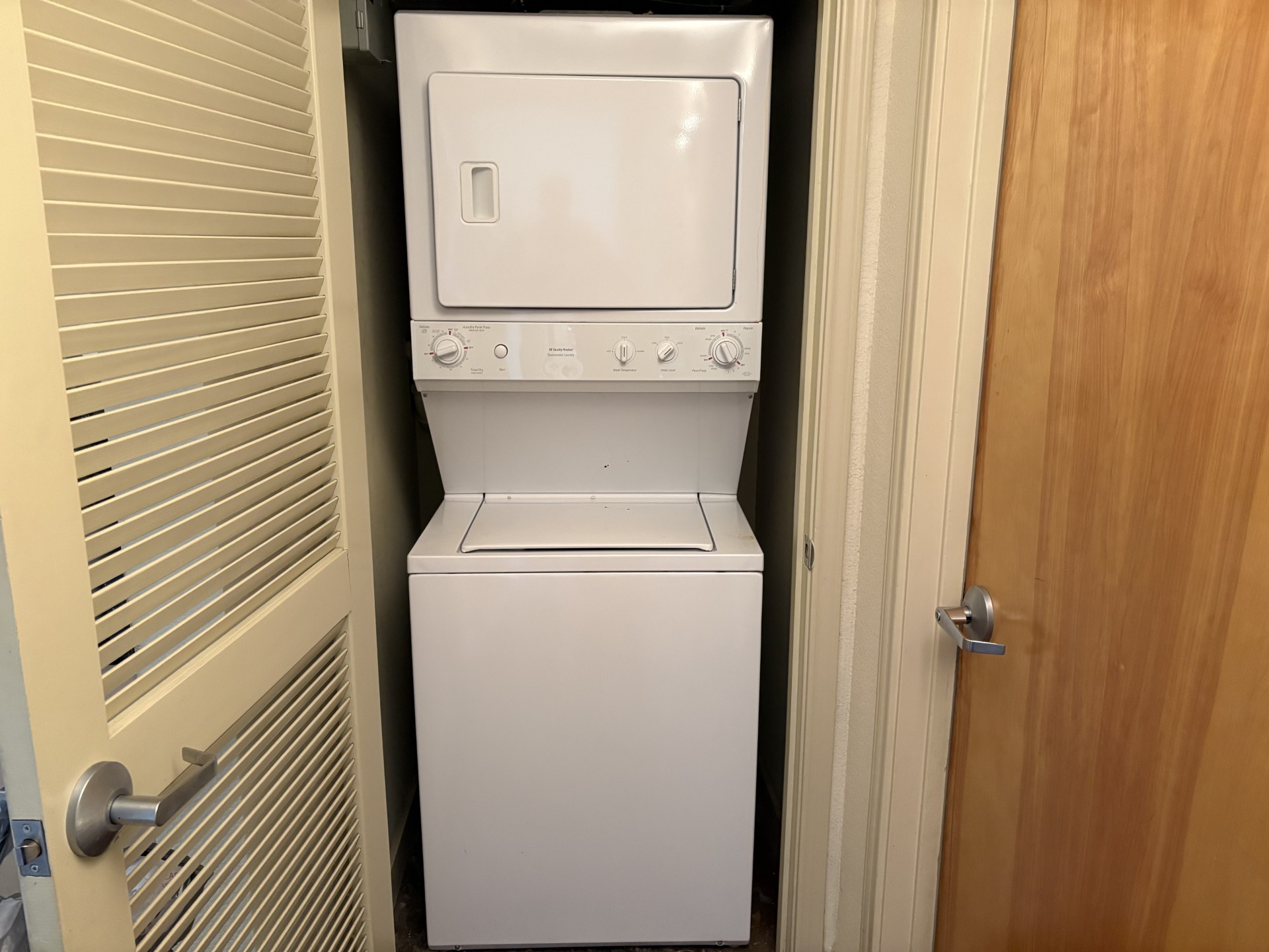 711 West 26th Street, Unit 700 Austin, TX 78705 - Photo 10 of 20 a utility room with dryer and washer