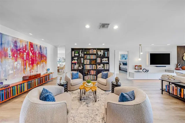 $649,900 | 3651 Oaks Clubhouse Drive, Unit P11, Pompano Beach, FL 33069